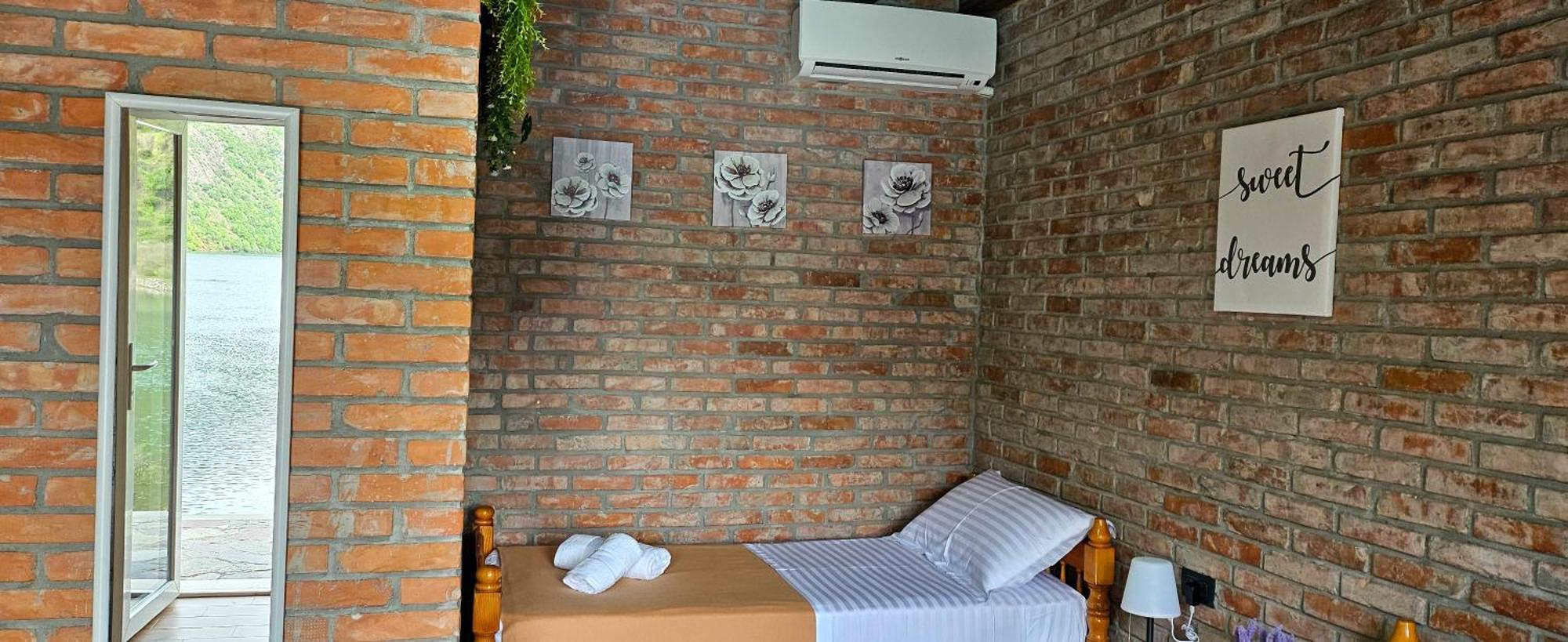 Koman Borealis Guest House מראה חיצוני תמונה