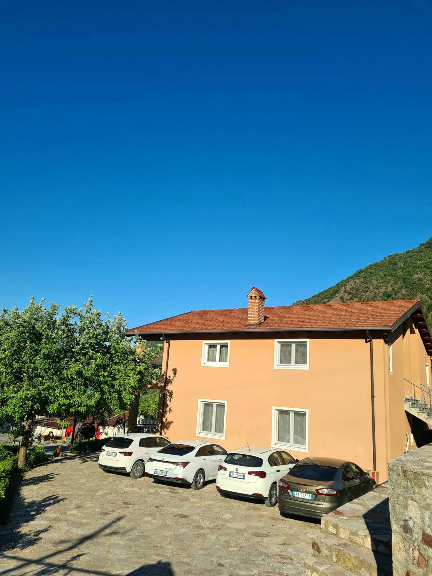 Koman Borealis Guest House מראה חיצוני תמונה